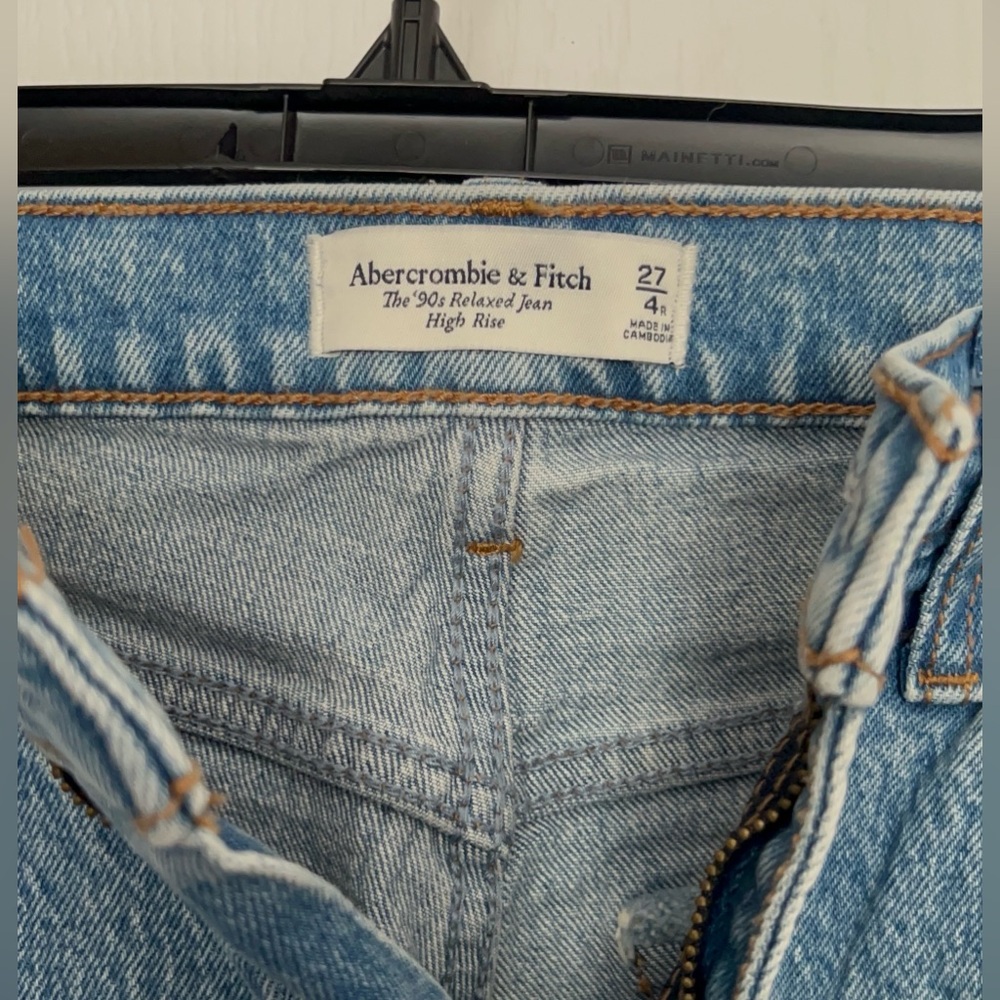 Abercrombie High Rise 90s Relaxed Jean - Picture 2 of 4